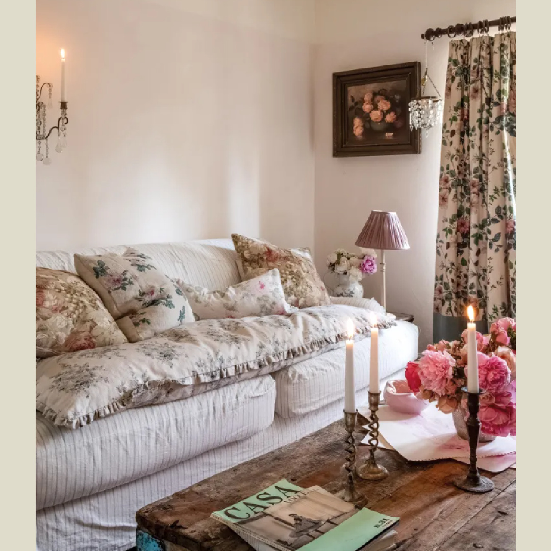 Snug with sumptuous Shabby Chic sofa and floral pillows in Rachel Ashwell's Somerset, England countryhouse. Photo: Amy Neunsinger.