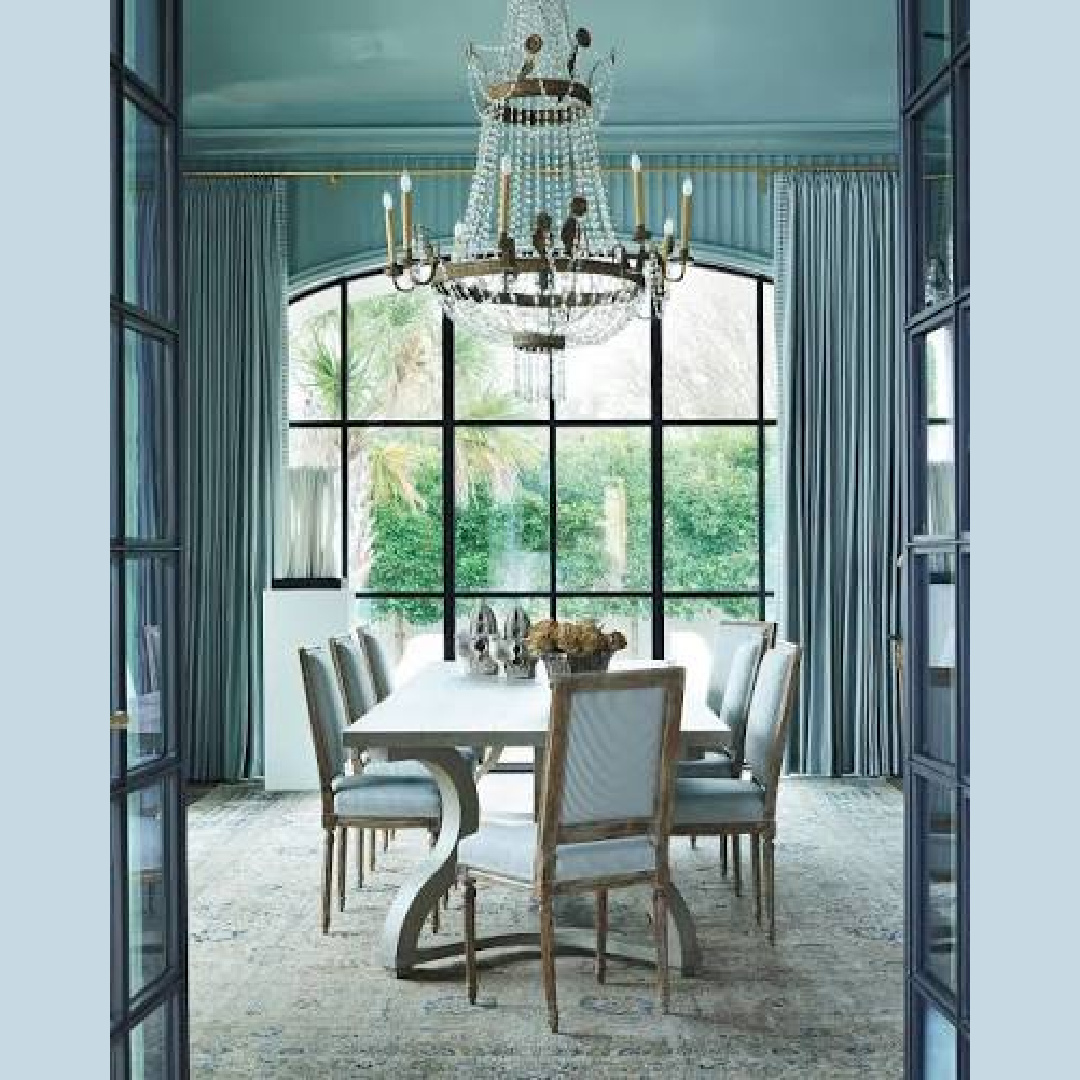 Suzanne Kasler elegant blue dining room in MILIEU (2023).