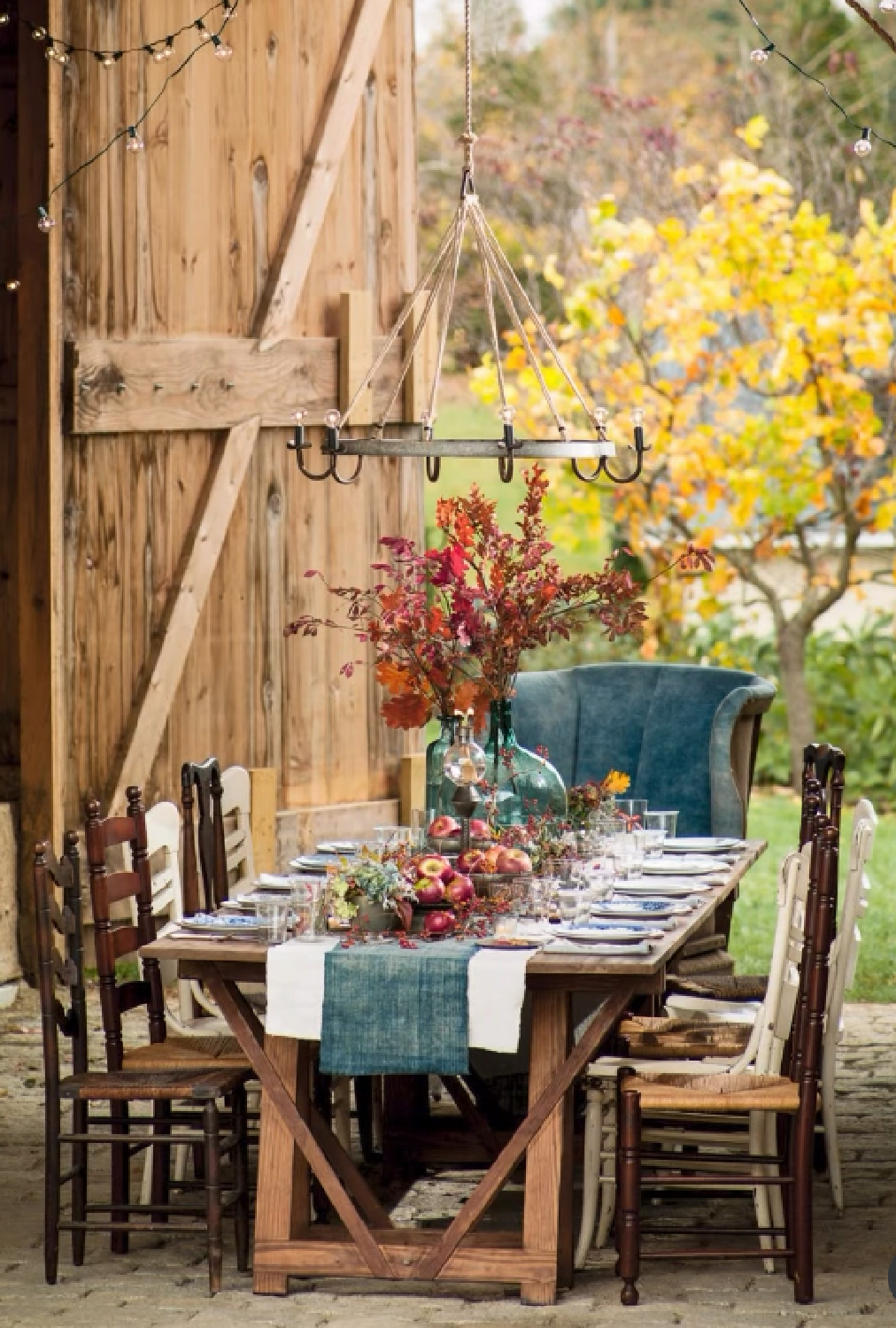 Breathtaking fall table with teal and crimson in a barn - Helen Norman of @starbrightfarm.